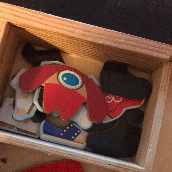 Wooden doll in box with clothes - Picture 7 of 9